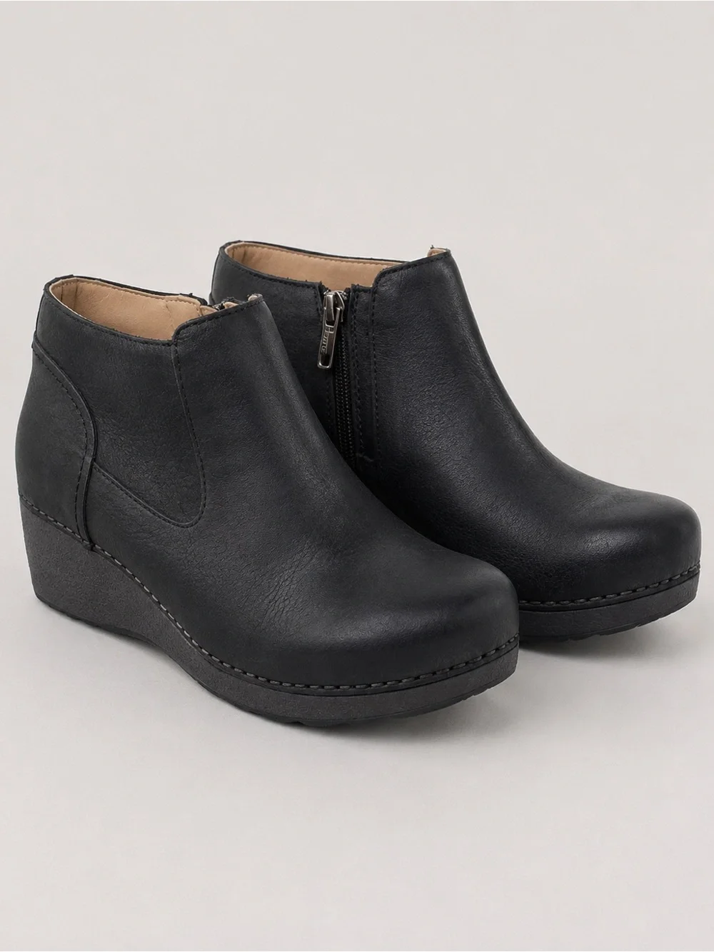 Dansko Women’s Size 39 (8.5-9) Black Leather Wedge Ankle Boots Side Zip